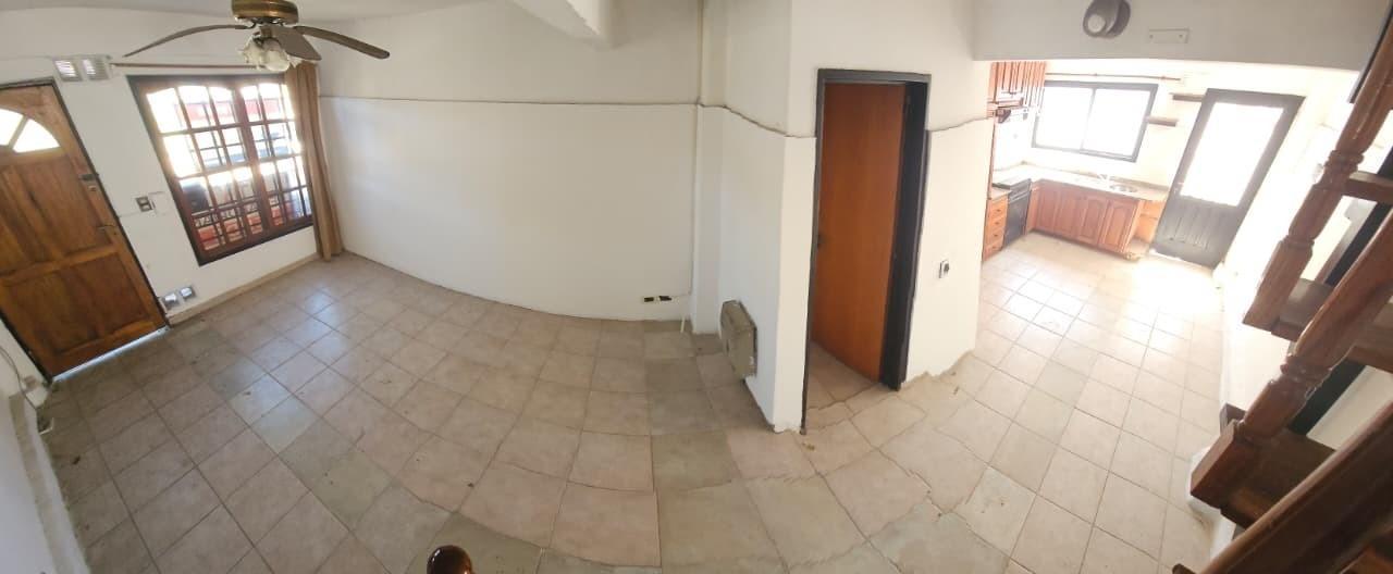 Foto de CASA DUPLEX 3 AMBIENTES CON PATIO EXCELENTE UBICACIÓN en Venta en El, imagen 2