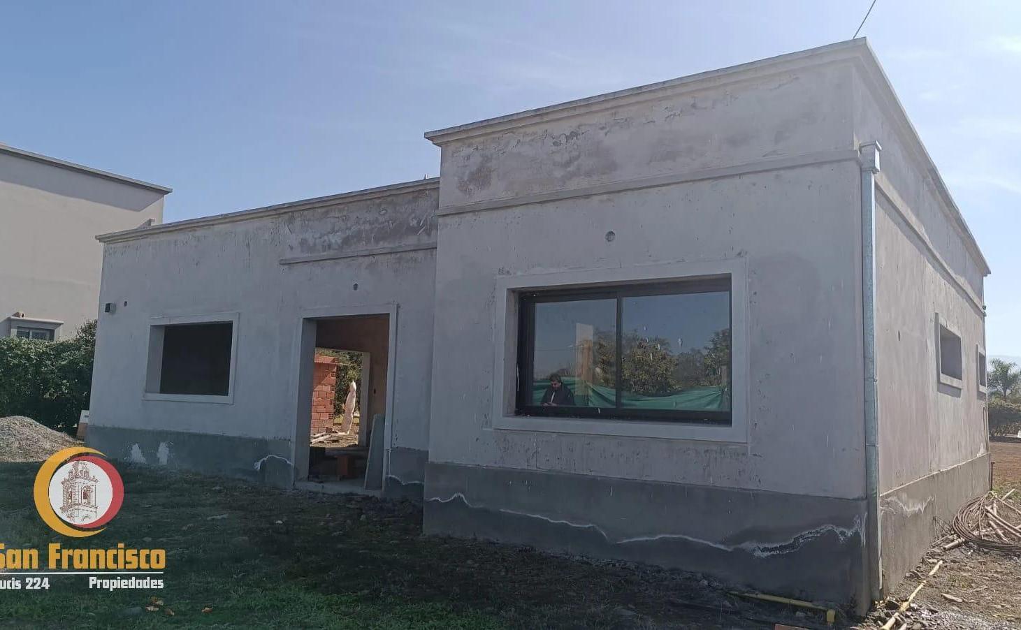 Terreno + Construccion en Venta