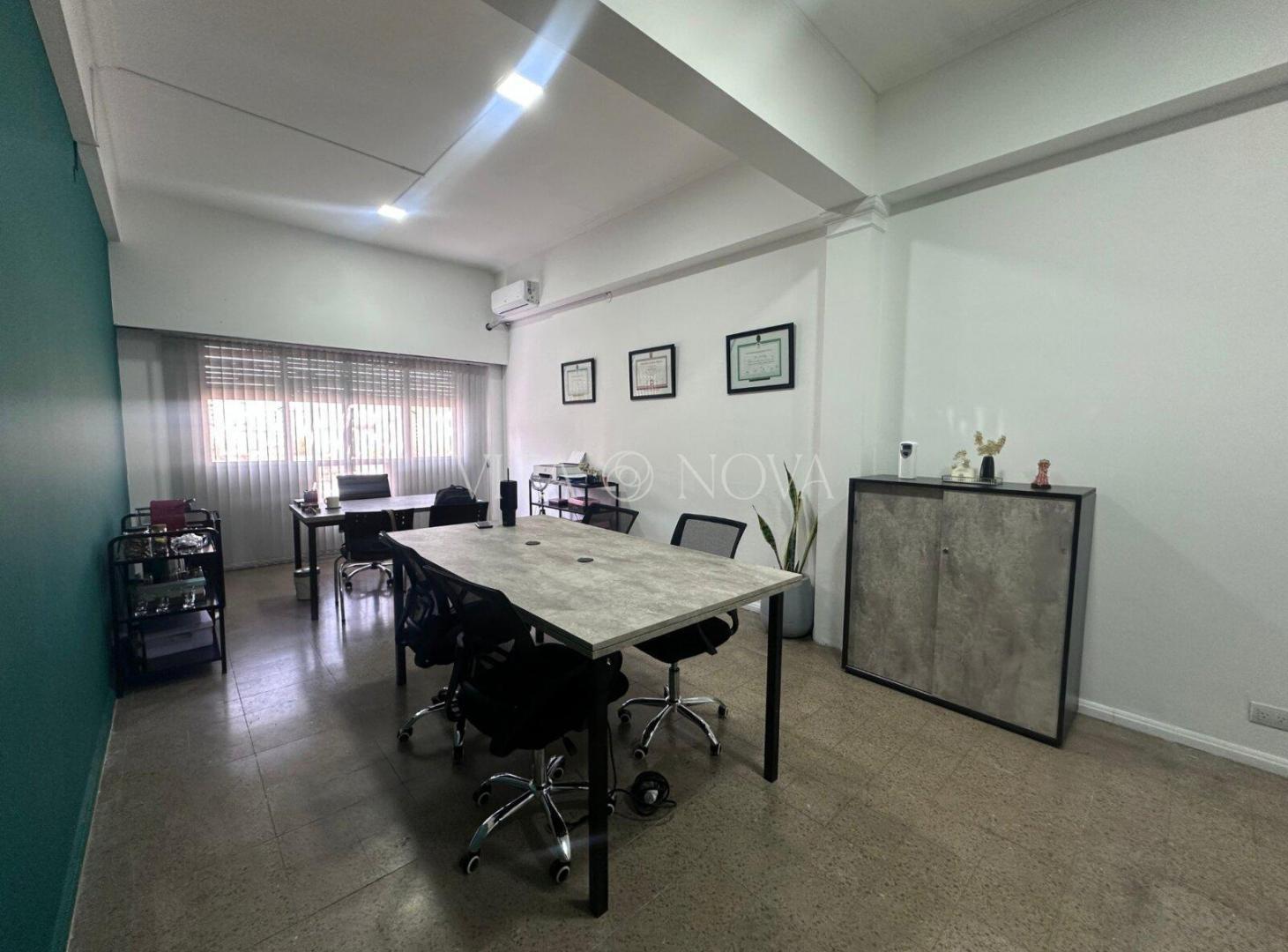 Foto de OFICINA EN VENTA - AV. GENERAL PAZ, imagen 3