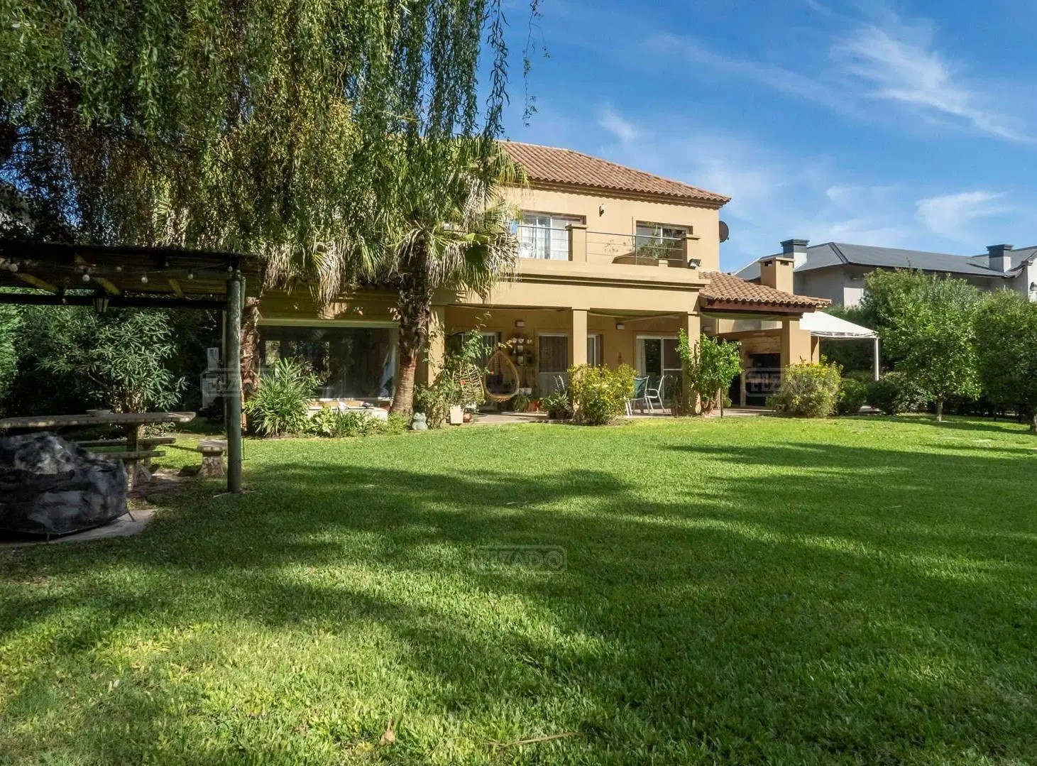 Casa  en Venta en Los Jazmines, Pilar del Este, Pilar 5