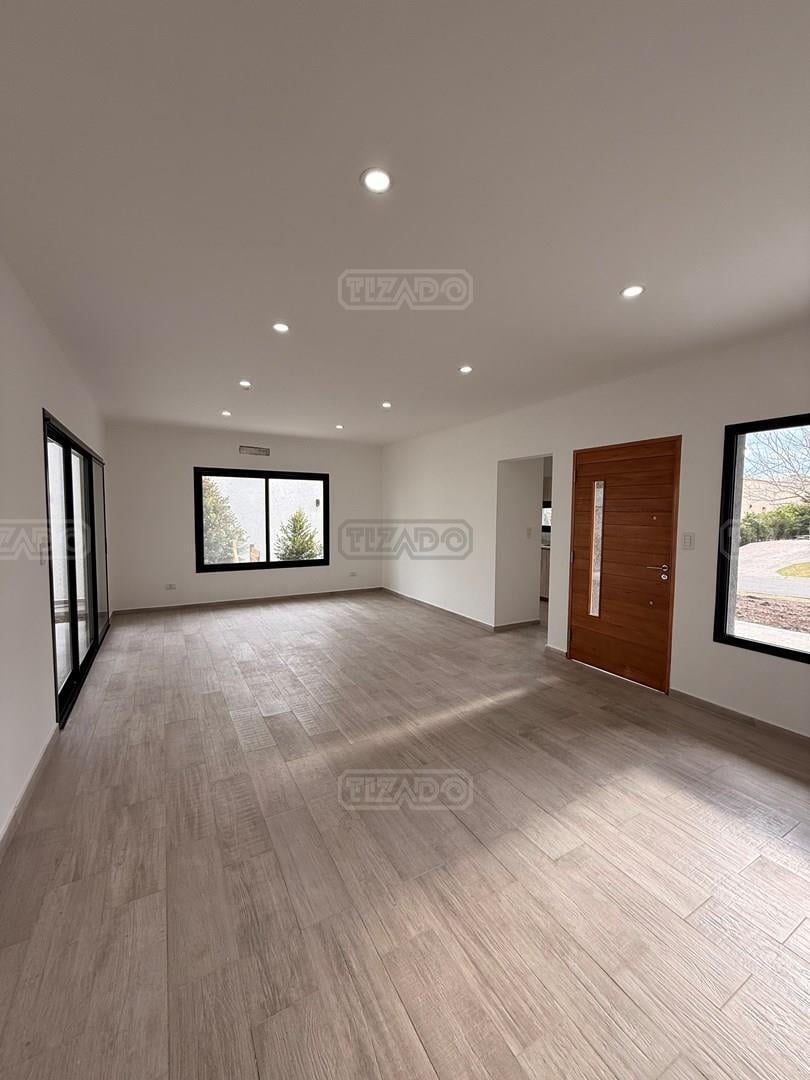 Foto de Casa en Venta en San Ramon – Pilar del Este | 3 Dormitorios y Jardín, imagen 3