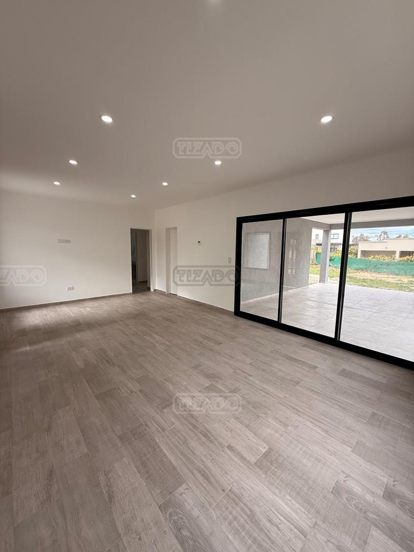 Foto de Casa en Venta en San Ramon – Pilar del Este | 3 Dormitorios y Jardín, imagen 5