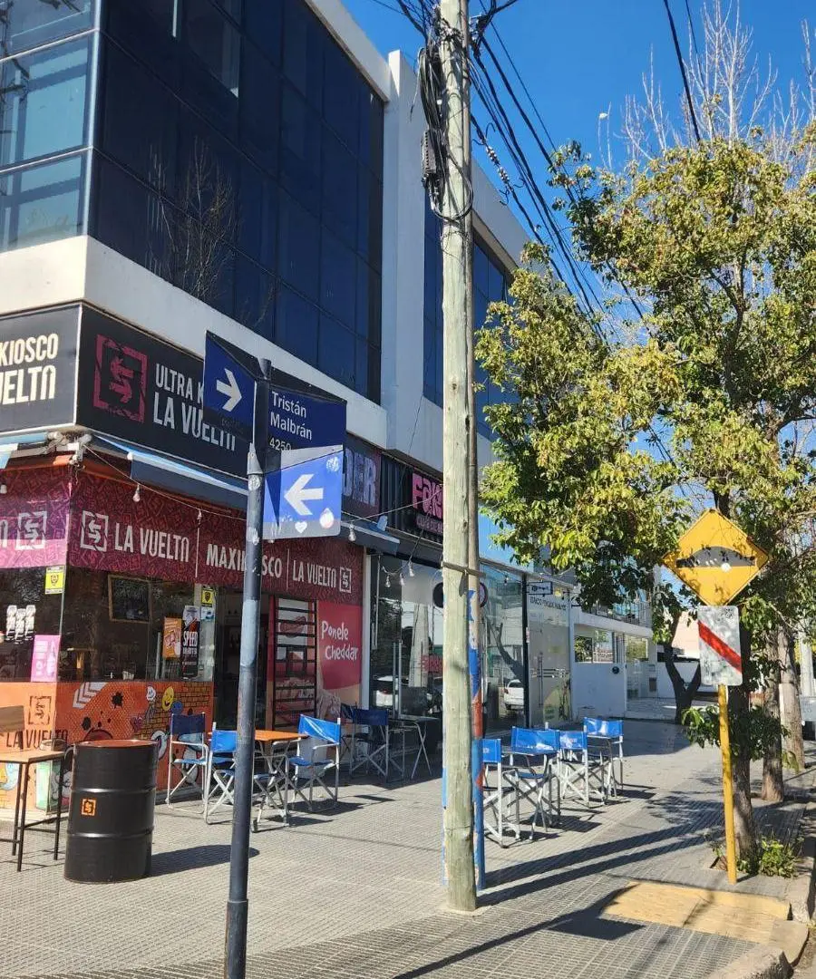 Excelente Local Comercial- Cerro de Rosas 4
