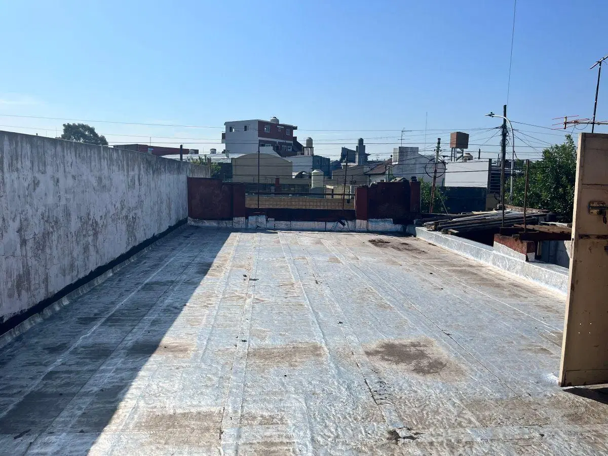 Casa en Venta en Valentin Alsina. Techo Alto. Terraza. 3