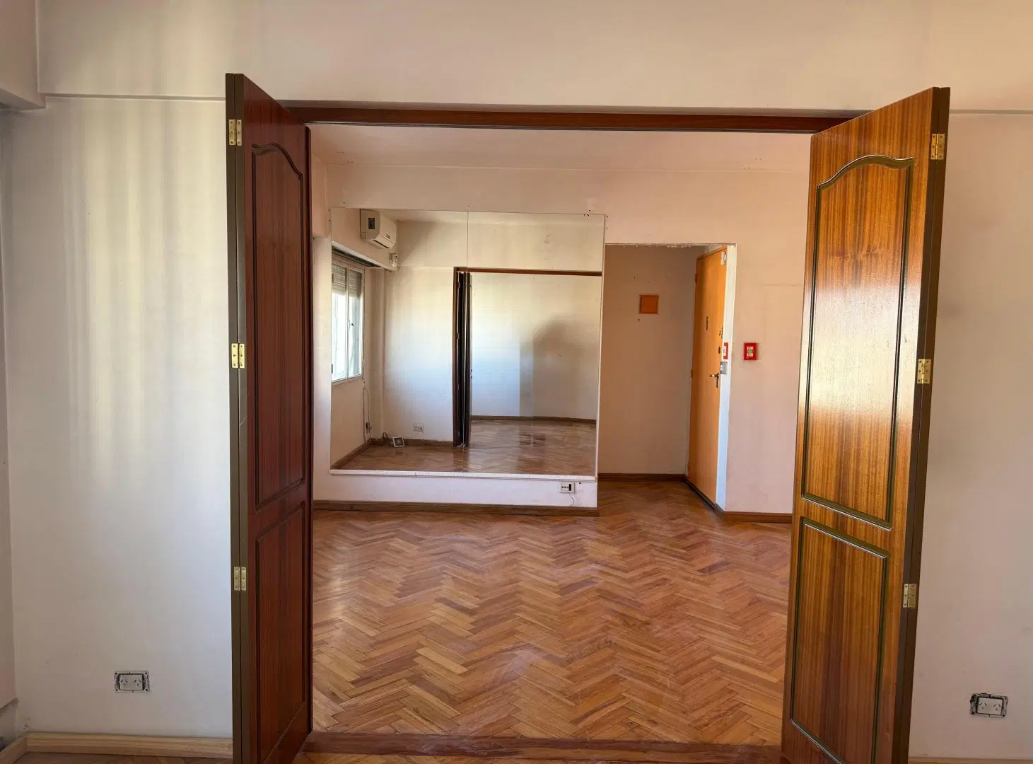 Departamento con vista abierta. Apto profesional.Luminoso 1