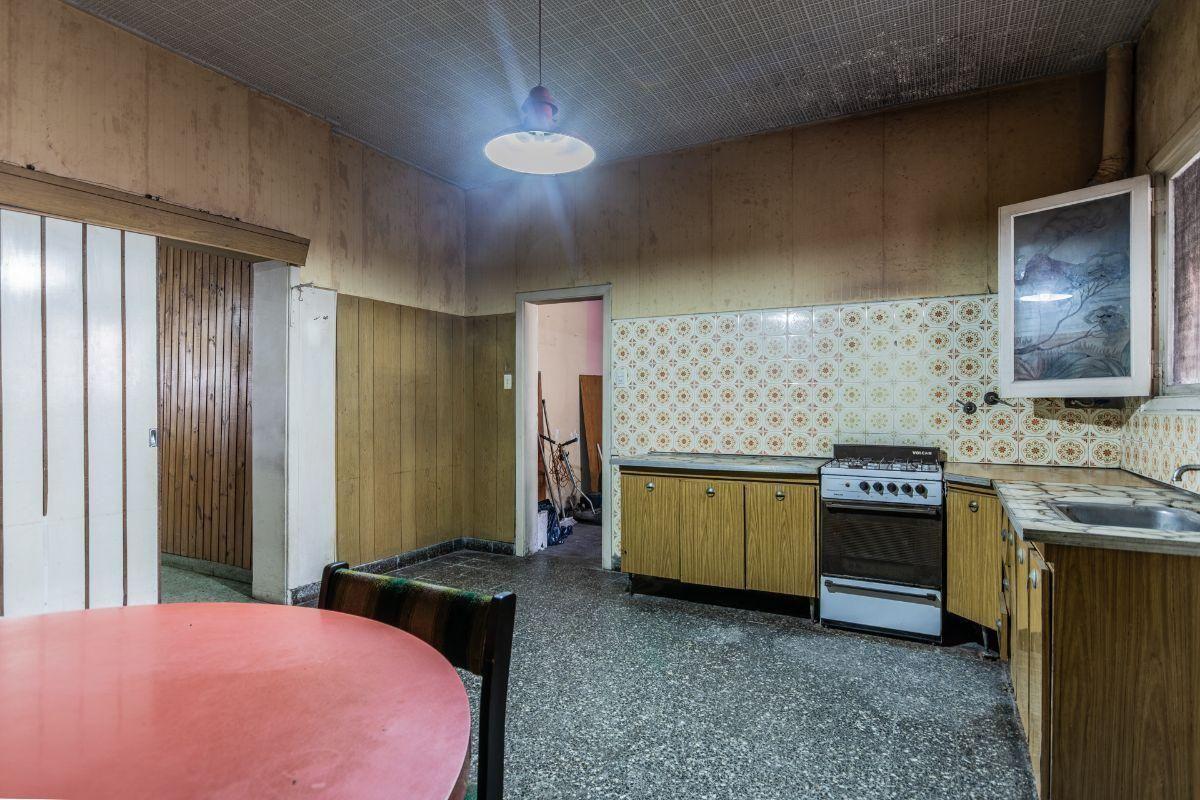 Foto de Casa Amplia. Jardín Delantero en Venta. Cochera Techada. Credito, imagen 4