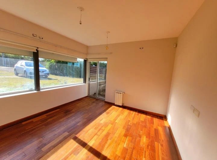 4 dorm | Pileta | 2148 m2 terreno | Country 4 Hojas | Vista a las sierras 2