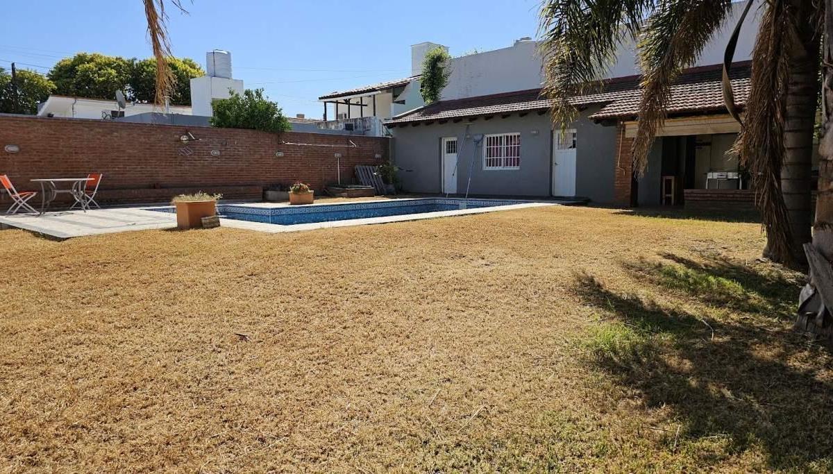 Casa en Venta 4 Dorm. 4 Baños Pileta, Villa Centenario, Zona Norte 1