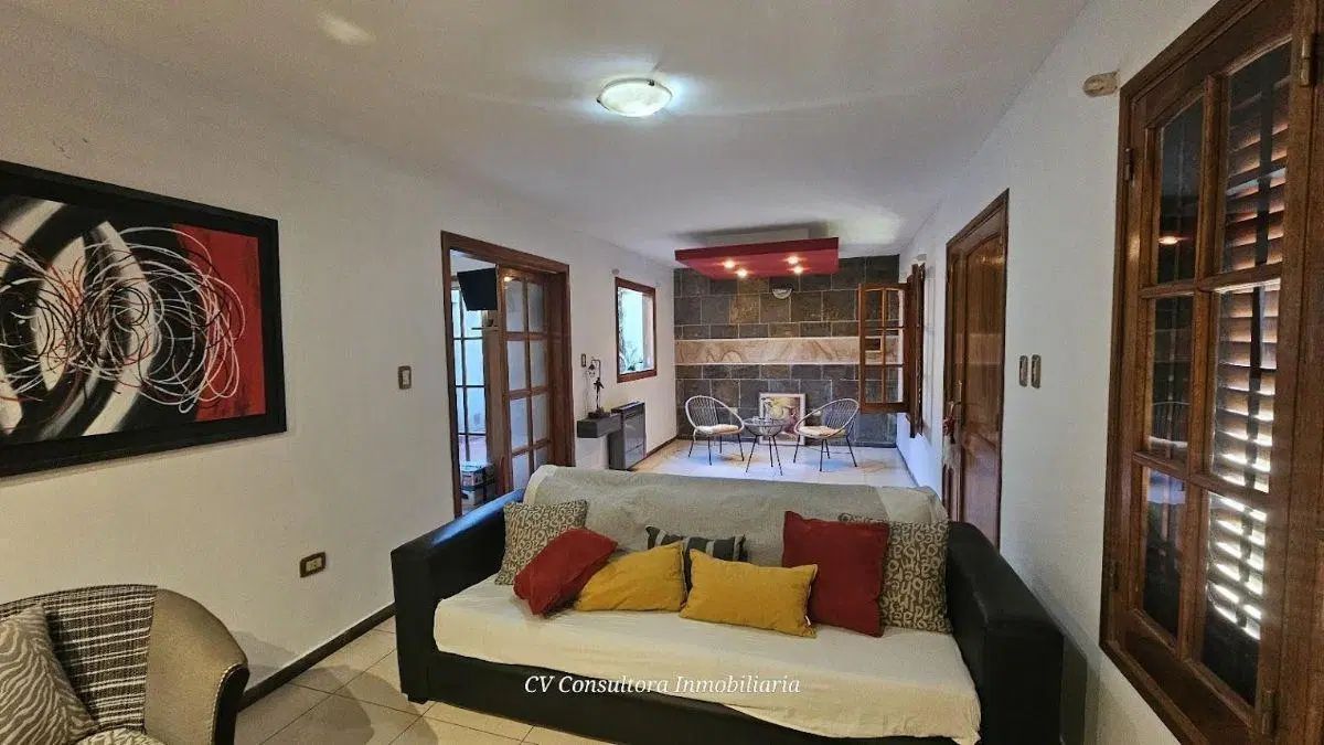 Casa en venta 3 dormitorios 2 baños, pileta, Alejandro Centeno 5