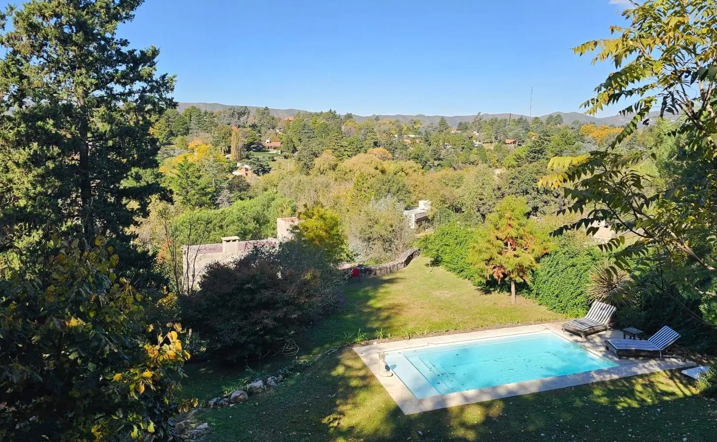Casa en venta 2 dormitorios dos baños, piscina Tala Huasi 5