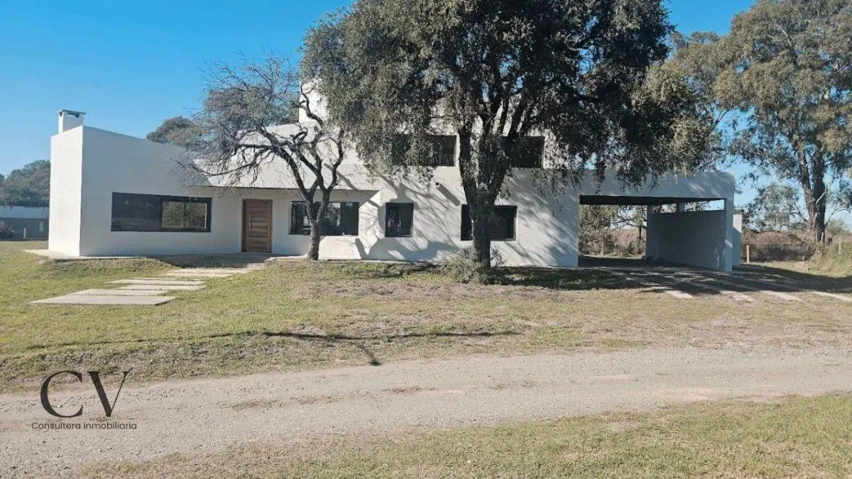 Casa en venta 3 dormitorios, pileta c/ cochera en Valle del Golf 5