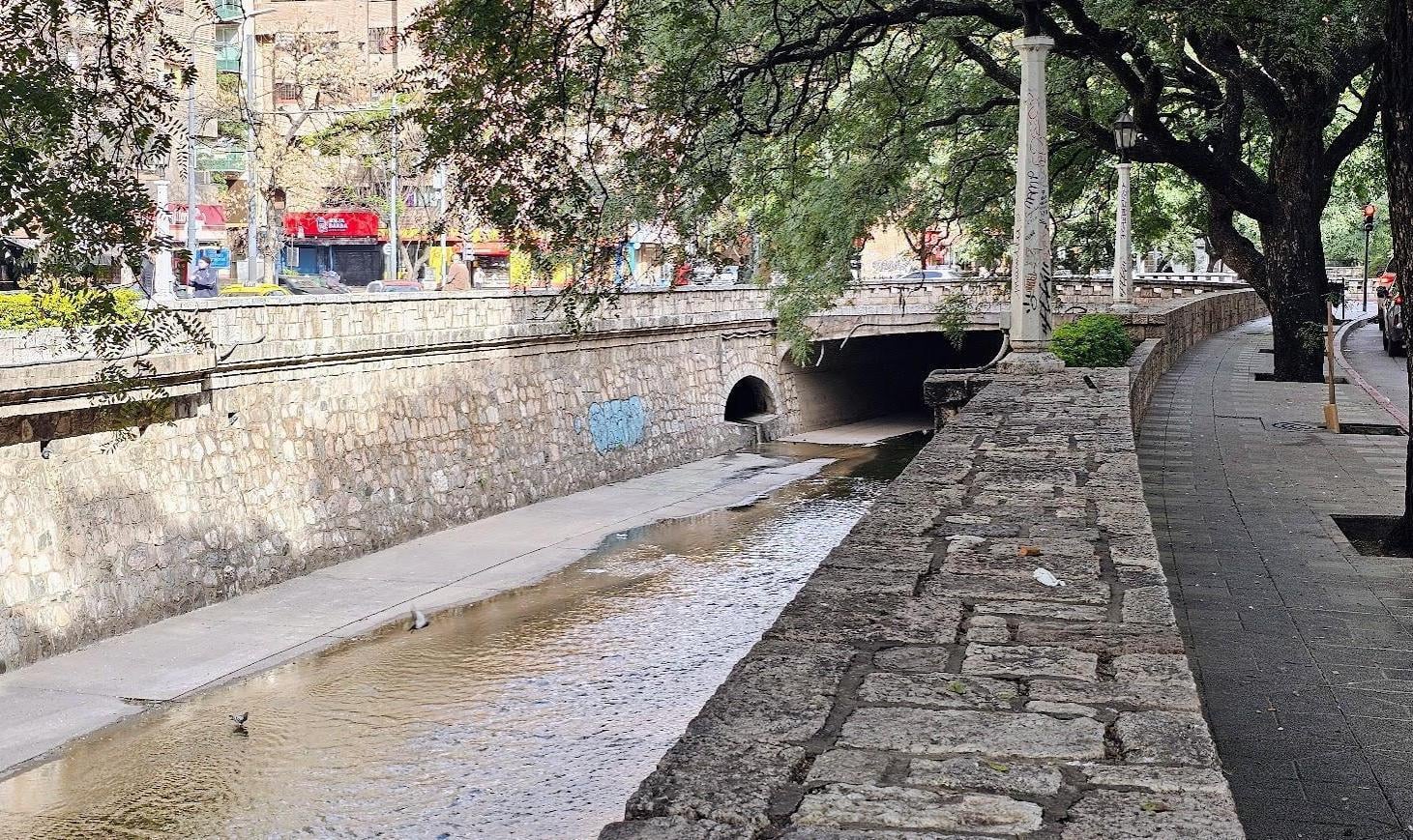 Dapartamento en venta 3 dormitorios 3 baños , sobre Cañada a media cuadra de BV. San Juan