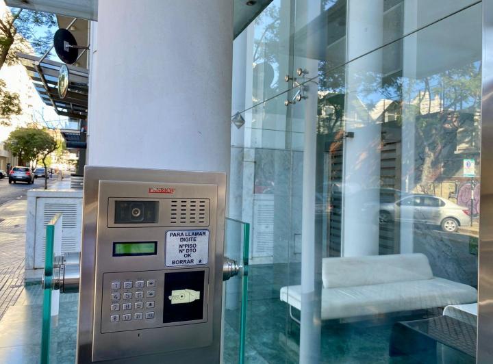 Departamento Piso exclusivo con vista al río y quincho propio. Parque España 1