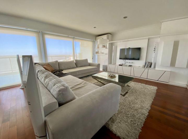 Departamento Piso exclusivo con vista al río y quincho propio. Parque España 3