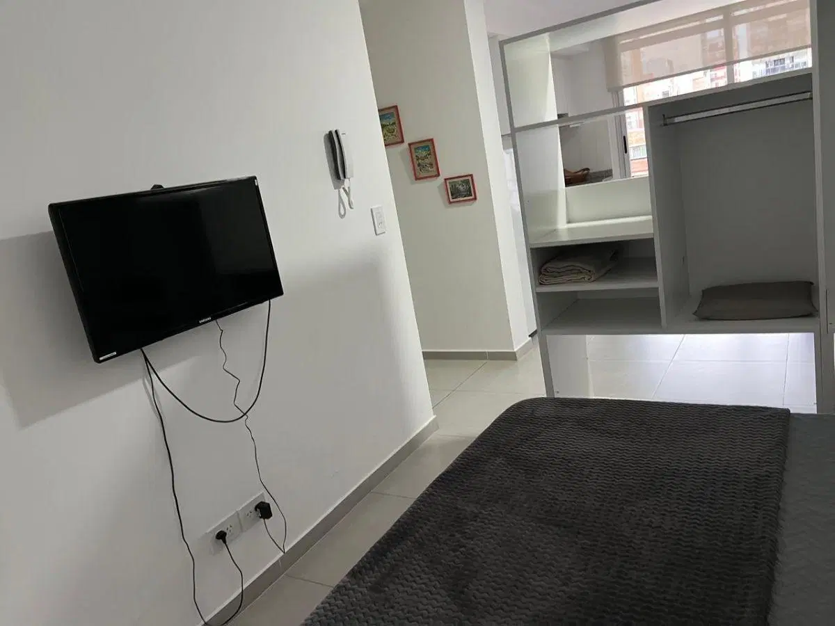 Alquiler Departamento monoambiente amueblado con cochera- 1 de Mayo al 900 1