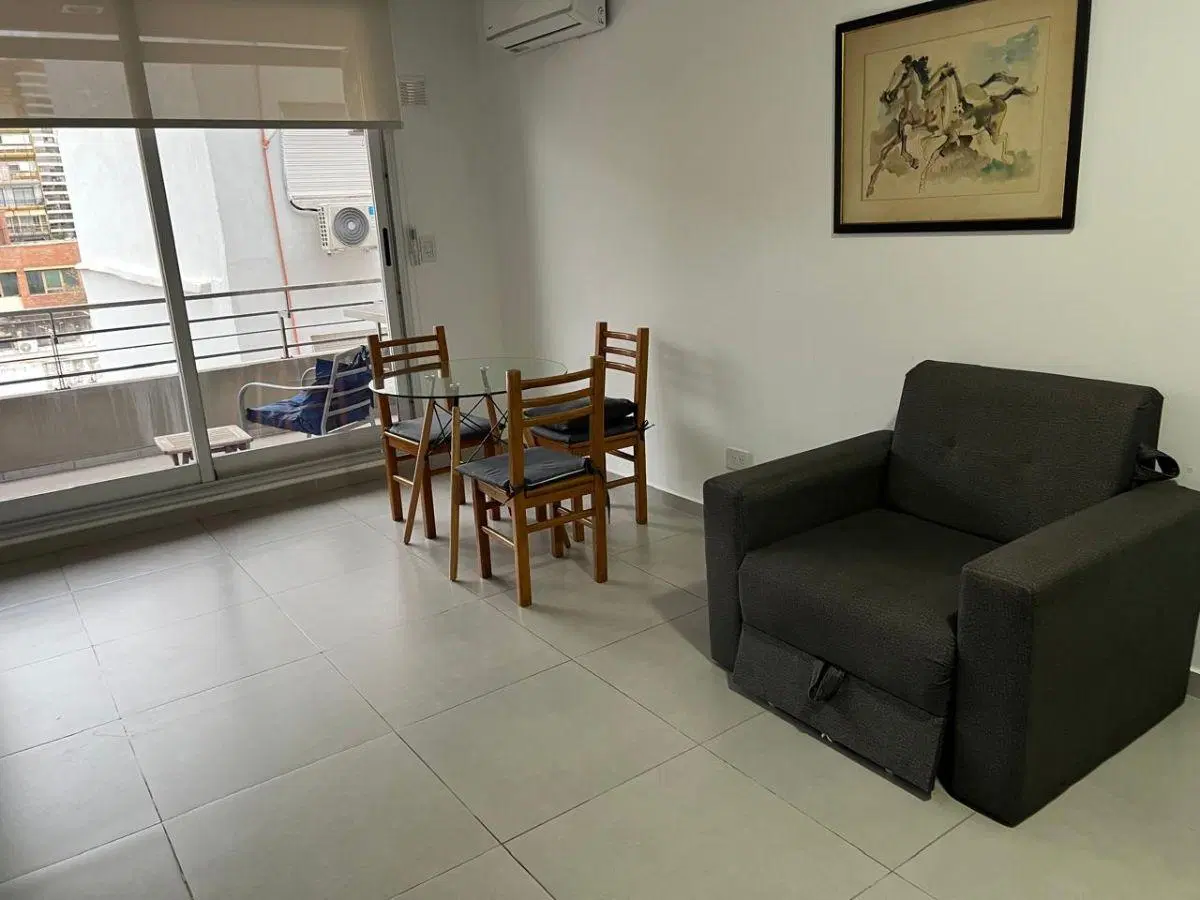 Alquiler Departamento monoambiente amueblado con cochera- 1 de Mayo al 900 3
