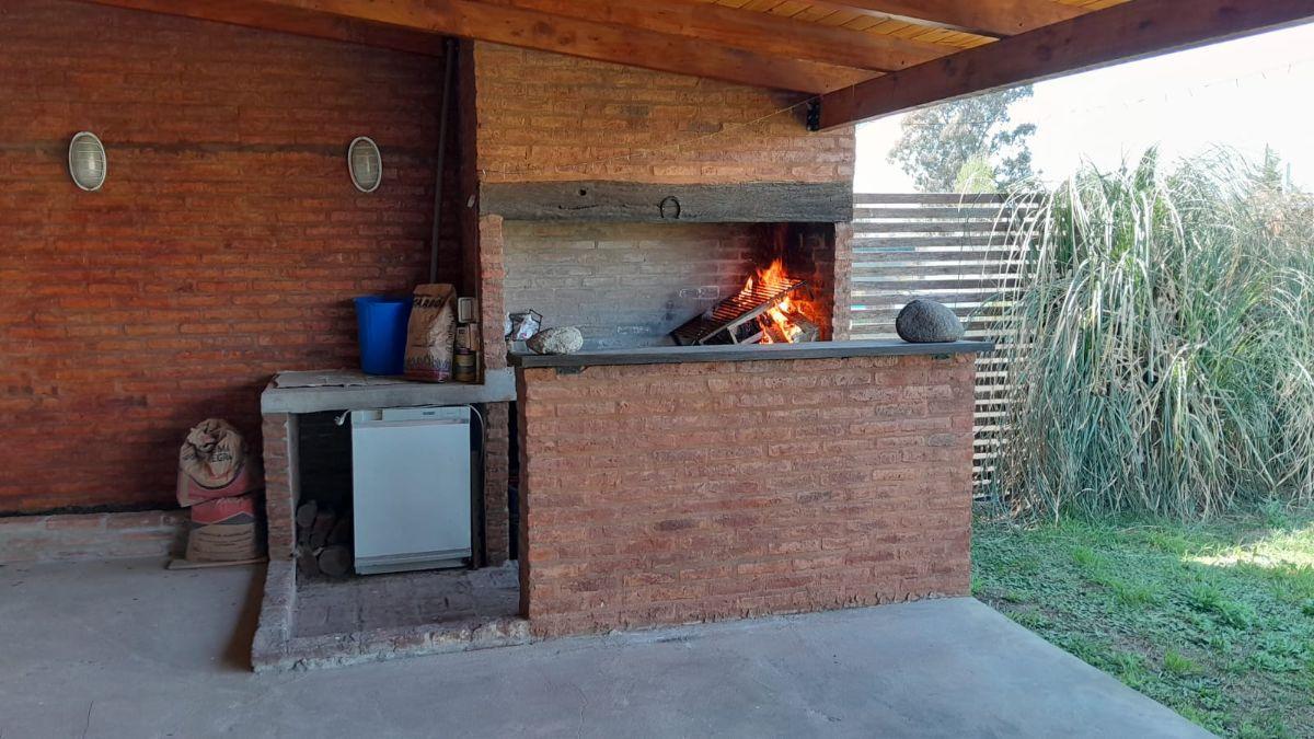 Foto de Venta casa con pileta y cochera - Chiara Lubich 330, Roldán, imagen 2