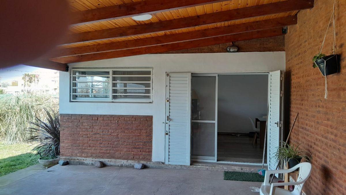 Foto de Venta casa con pileta y cochera - Chiara Lubich 330, Roldán, imagen 1