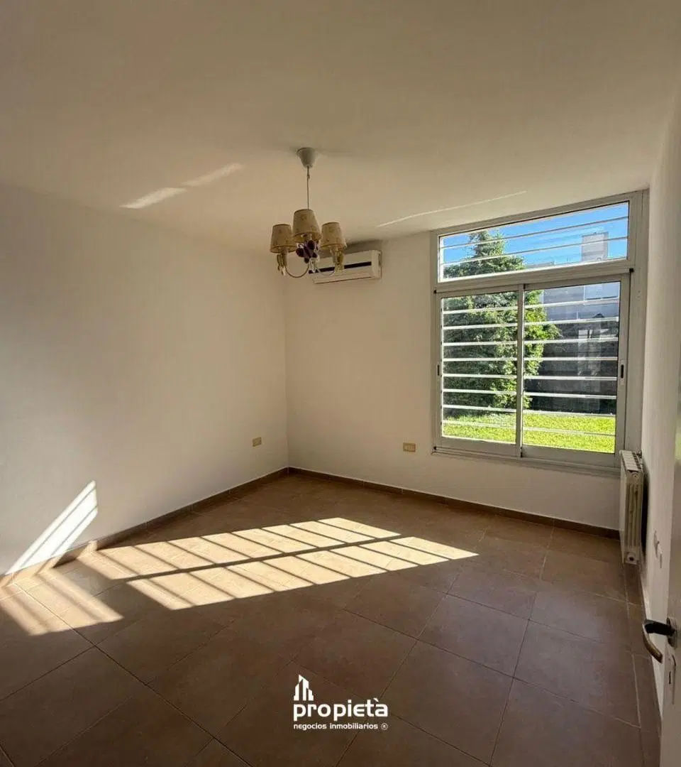 SE VENDE HERMOSA CASA EN BARRIO LA RESERVA 2
