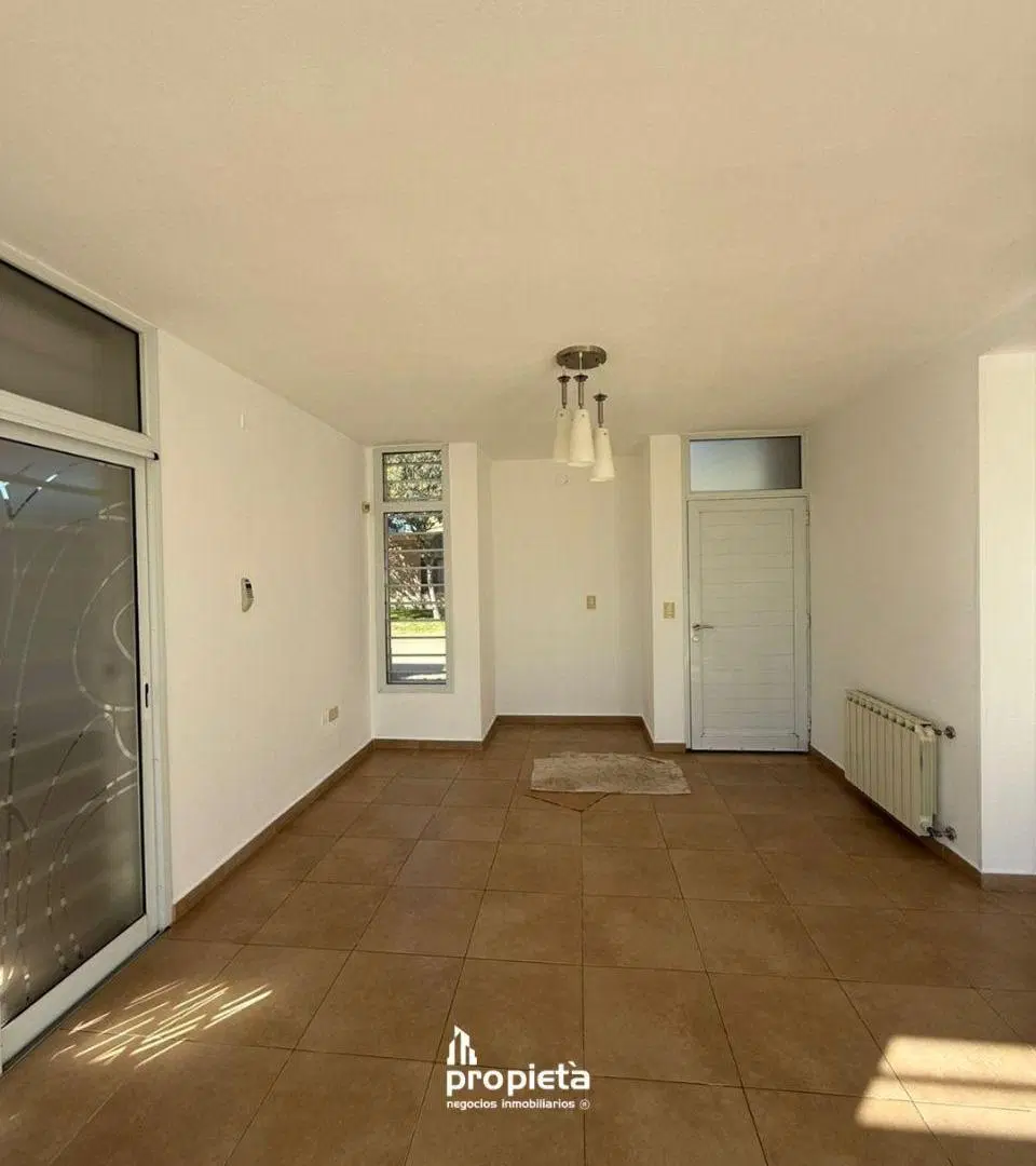 SE VENDE HERMOSA CASA EN BARRIO LA RESERVA 1