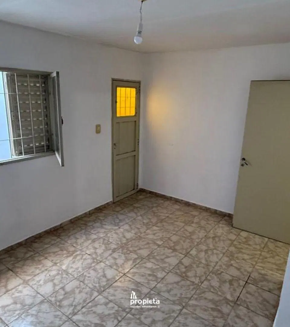 SE ALQUILA CASA EN DALMACIO VELEZ 2