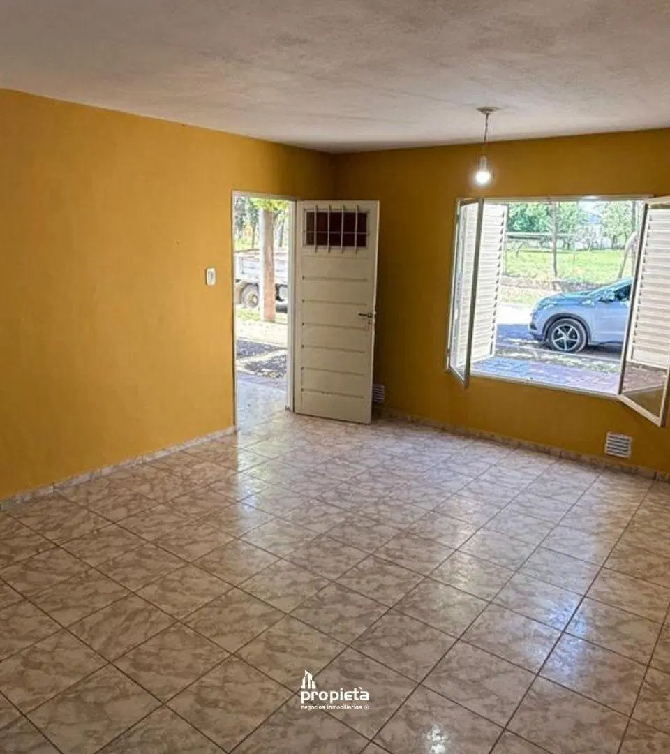 SE ALQUILA CASA EN DALMACIO VELEZ 4