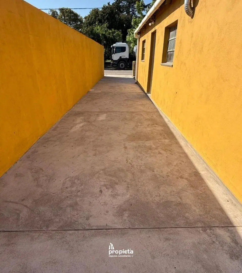 SE ALQUILA CASA EN DALMACIO VELEZ 5