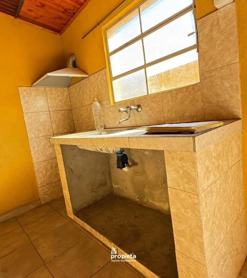 SE ALQUILA CASA EN DALMACIO VELEZ 1