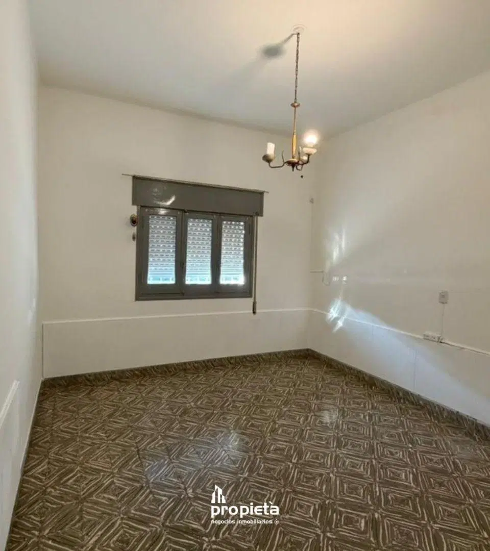 SE ALQUILA CASA PARA USO COMERCIAL 2