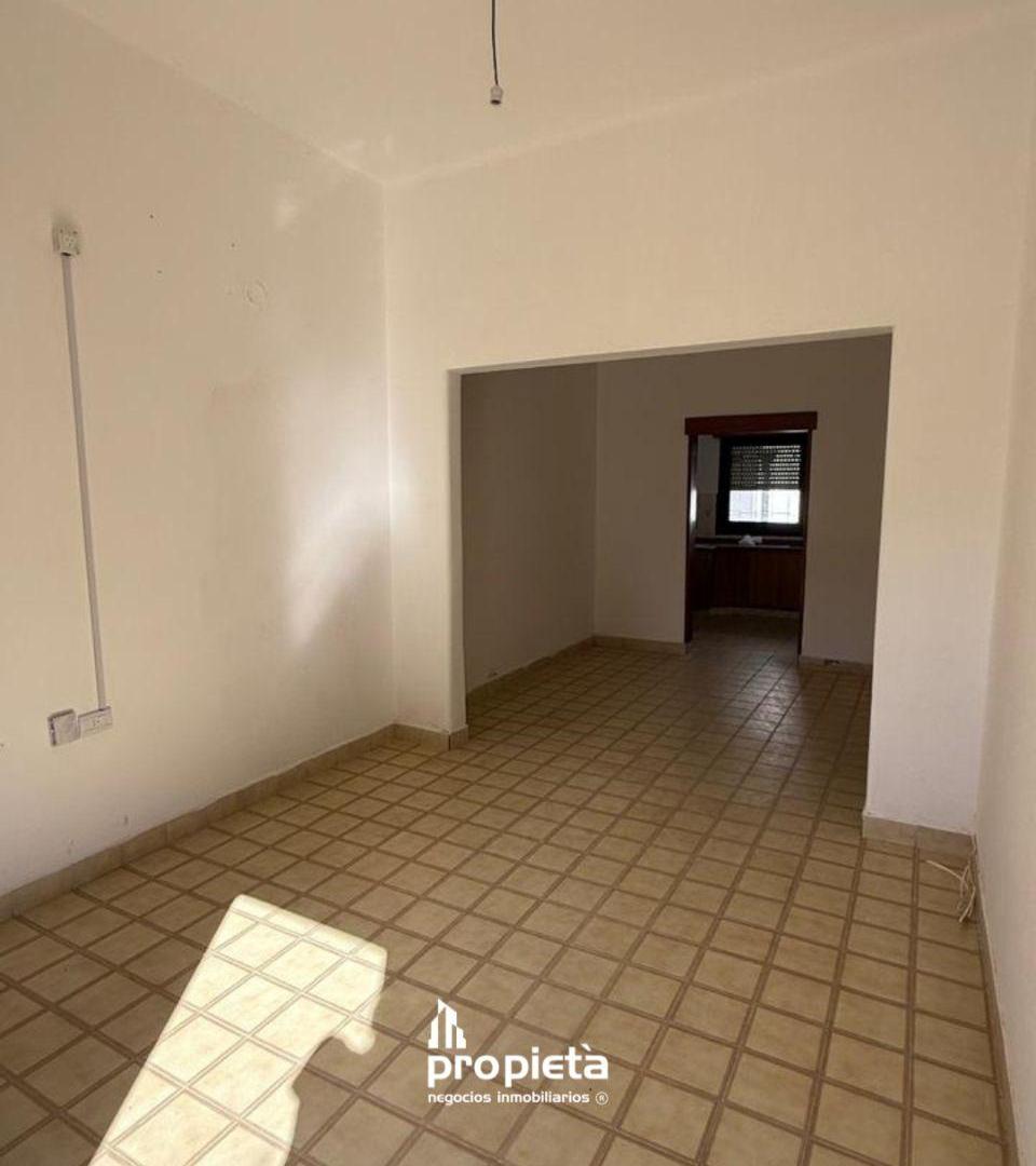 SE ALQUILA CASA + GALPÓN