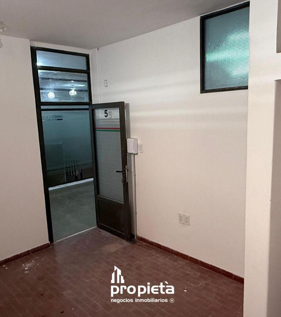 SE ALQUILAN 2 LOCALES EN GALERIA