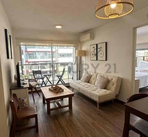 Punta Carretas , 1 dormitorio, 2 balcones,  AMOBLADO y GARAGE a metros de rambla 1