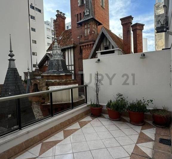 Punta Carretas , 1 dormitorio, 2 balcones,  AMOBLADO y GARAGE a metros de rambla 2