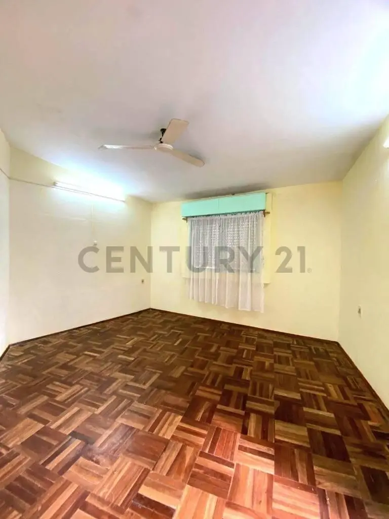 Alquiler/Casa 1 dormitorio/Negocio/Patio/Bus en la puerta/Excelente Ubicación. 2