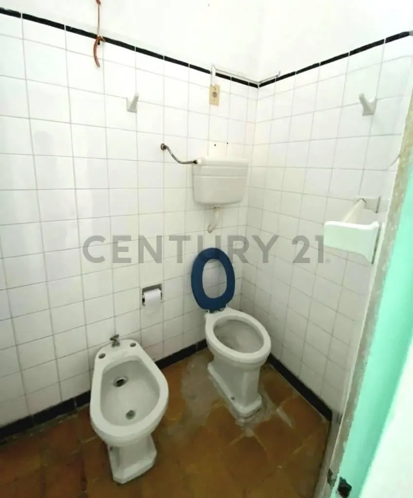 Alquiler/Casa 1 dormitorio/Negocio/Patio/Bus en la puerta/Excelente Ubicación. 5