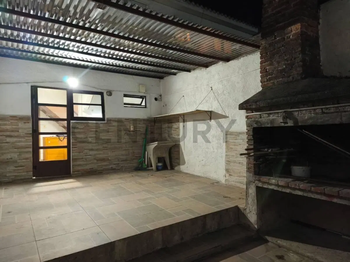 Inversionistas! a pasos Av. Lezica-Venta dúplex 3 Dorm, Alq.$20.000 garantía CGN 2