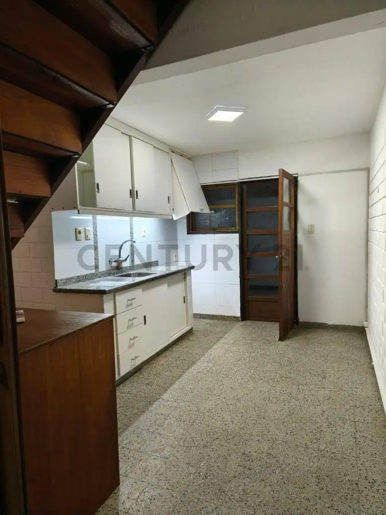 Inversionistas! a pasos Av. Lezica-Venta dúplex 3 Dorm, Alq.$20.000 garantía CGN 5