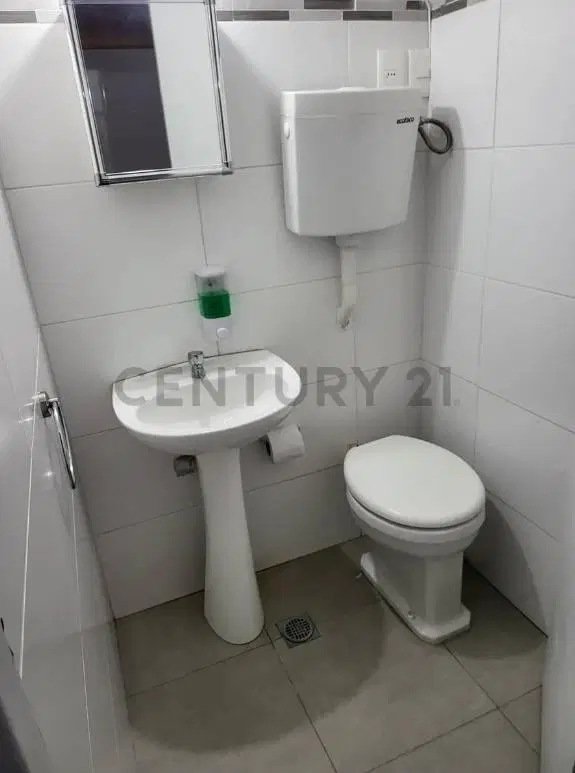 Local Comercial U Oficina. RECICLADO EN CARRASCO. 2