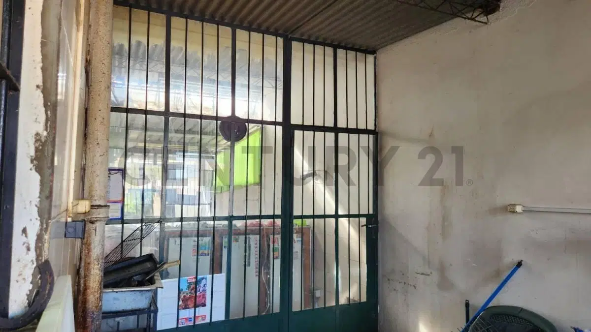 Venta de gran casa en el Cerro de Montevideo a 1 cuadra de C M Ramirez 4