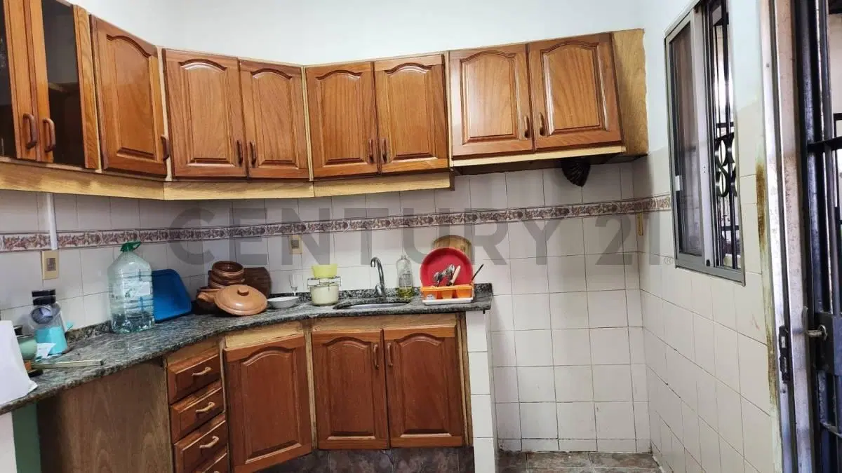 Venta de gran casa en el Cerro de Montevideo a 1 cuadra de C M Ramirez 2