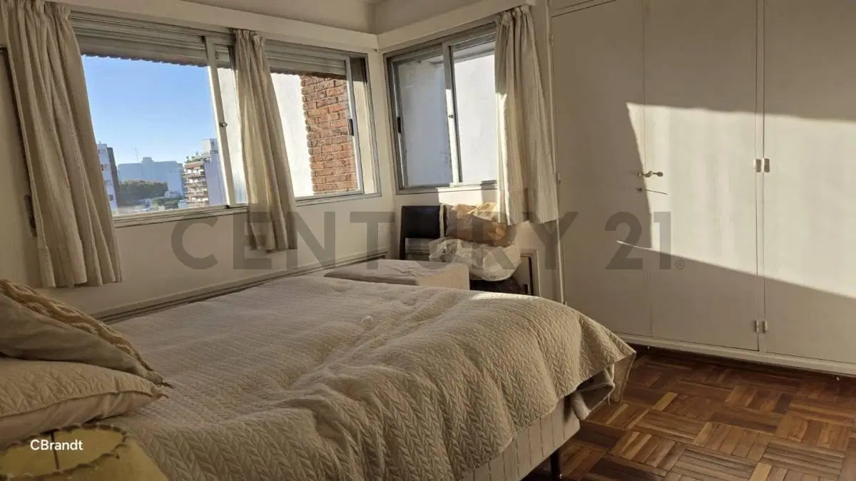 Alquiler apartamento Pocitos 2 dormitorios, 80m2, balcón, garage, próx. rambla 4