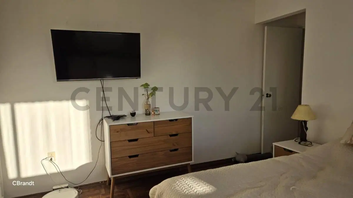 Alquiler apartamento Pocitos 2 dormitorios, 80m2, balcón, garage, próx. rambla 2