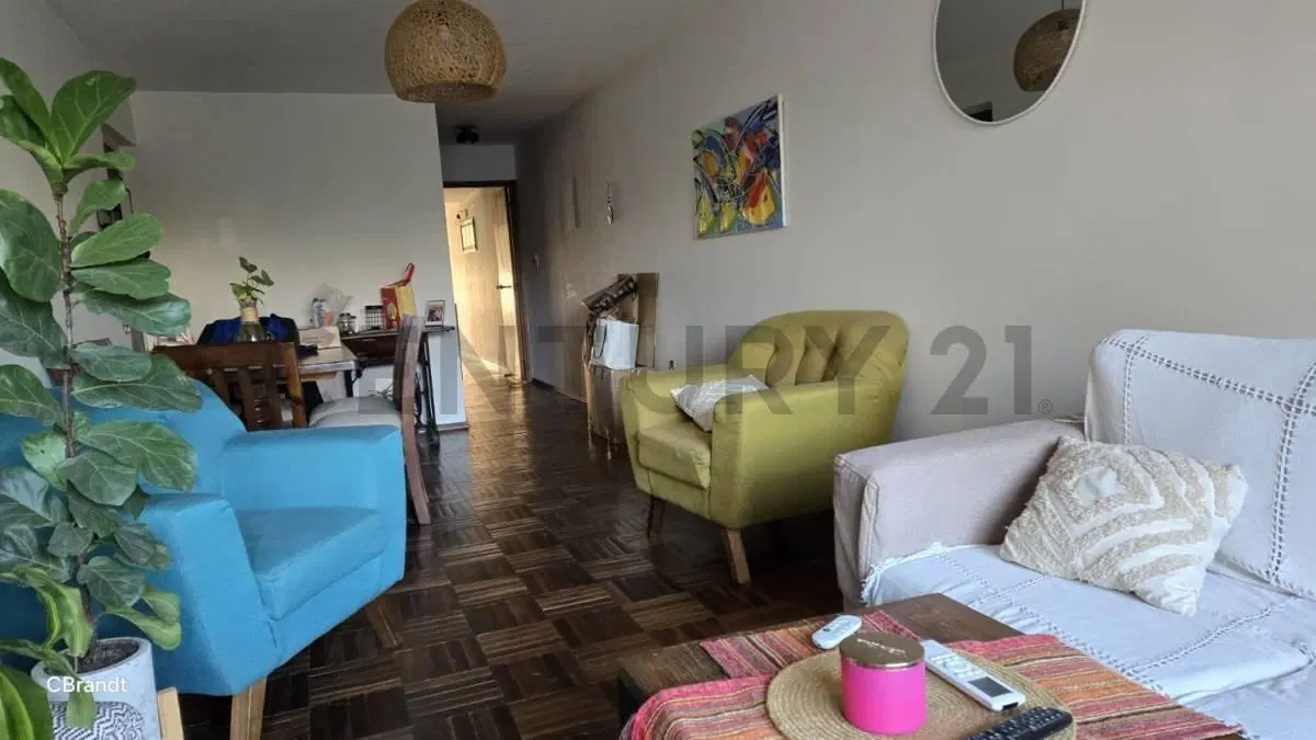 Alquiler apartamento Pocitos 2 dormitorios, 80m2, balcón, garage, próx. rambla 3