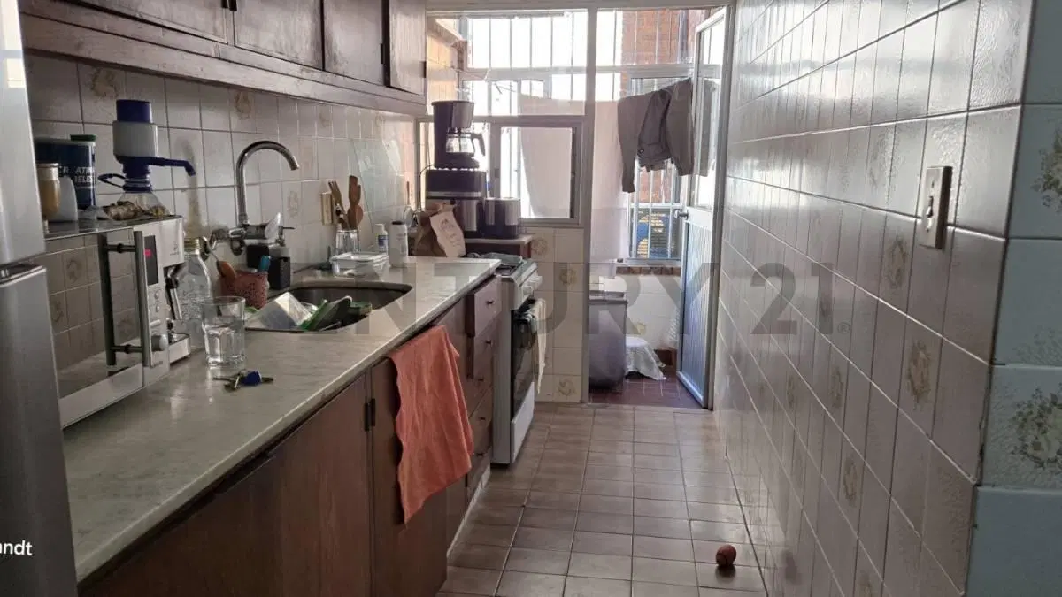 Alquiler apartamento Pocitos 2 dormitorios, 80m2, balcón, garage, próx. rambla 5