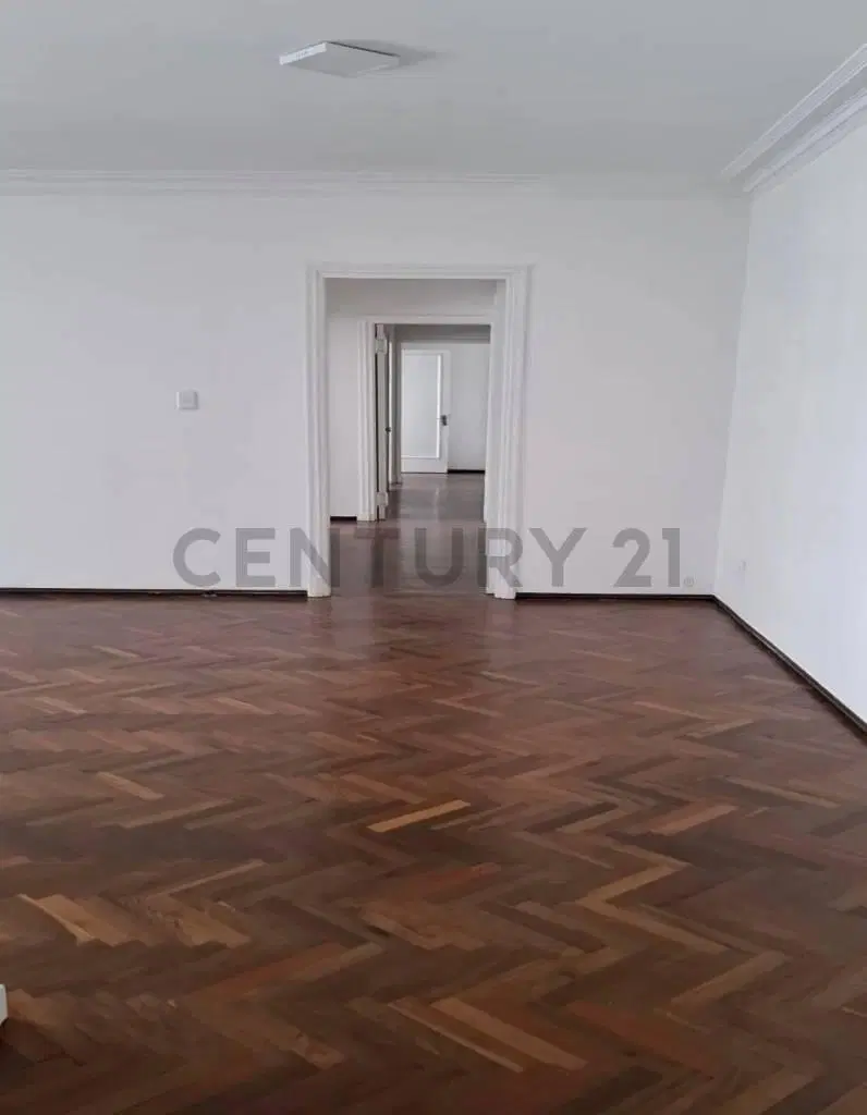 3 dormitorios 2 baños, patio y 123m2 en piso alto, Centro 2