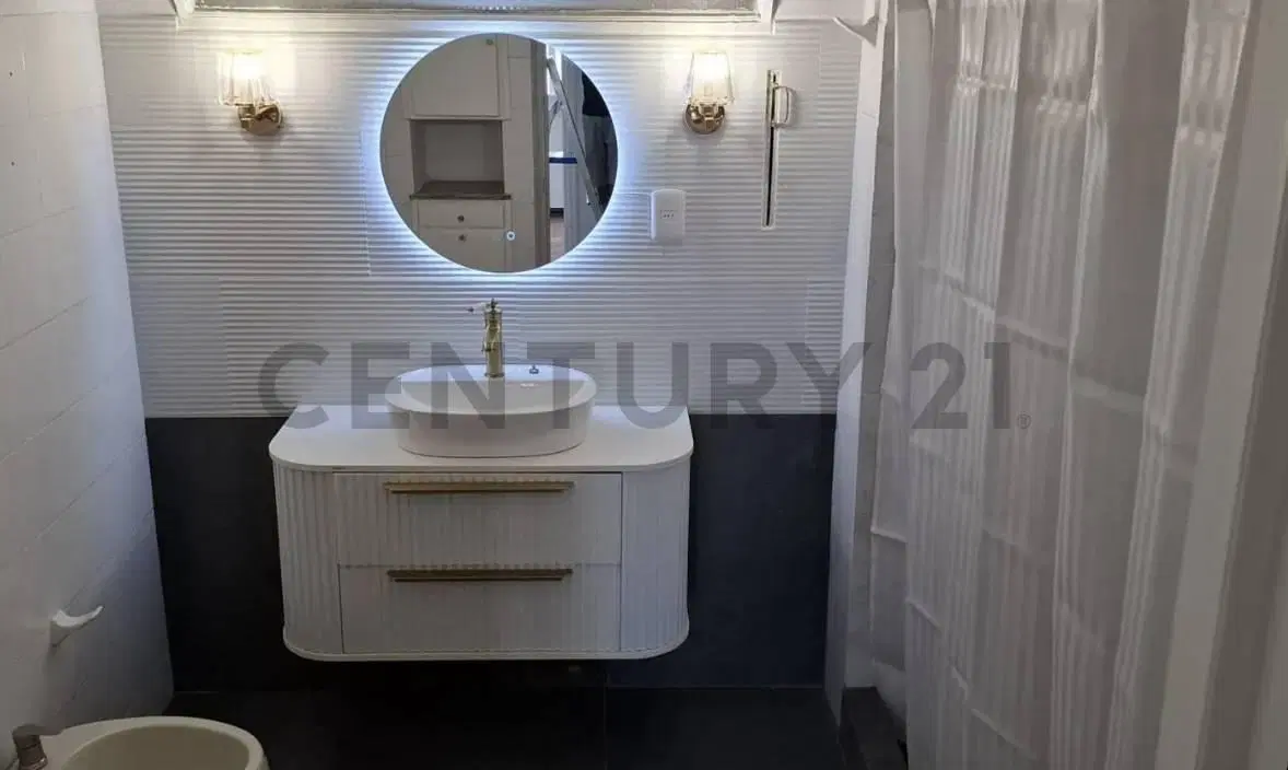 3 dormitorios 2 baños, patio y 123m2 en piso alto, Centro 4