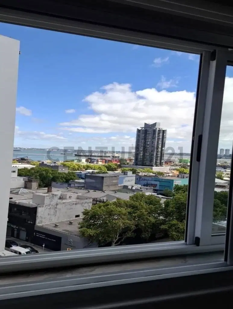 3 dormitorios 2 baños, patio y 123m2 en piso alto, Centro 3