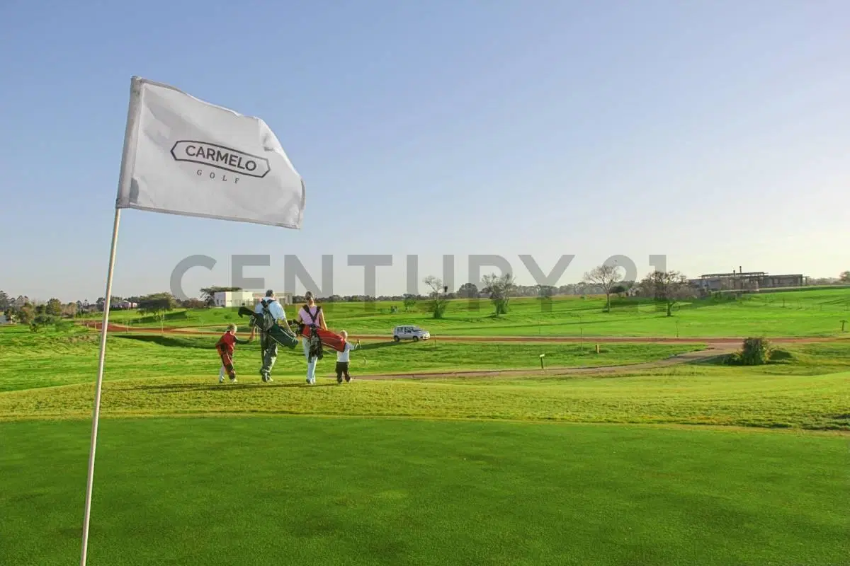Invertí en calidad de vida Carmelo Golf Lotes de 2500 a 3800 M2 desde USD 17.900 2