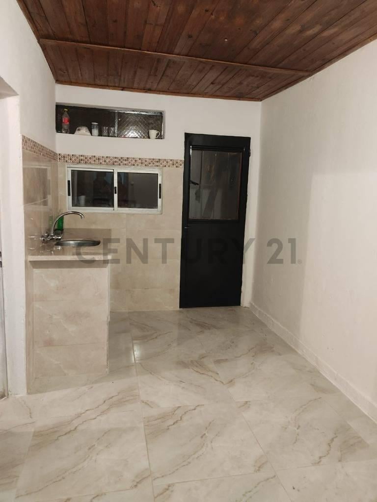 ALQUILER/Casa/Barra Santa Lucia/2 Dormitorios/Patio Independiente/Garage.