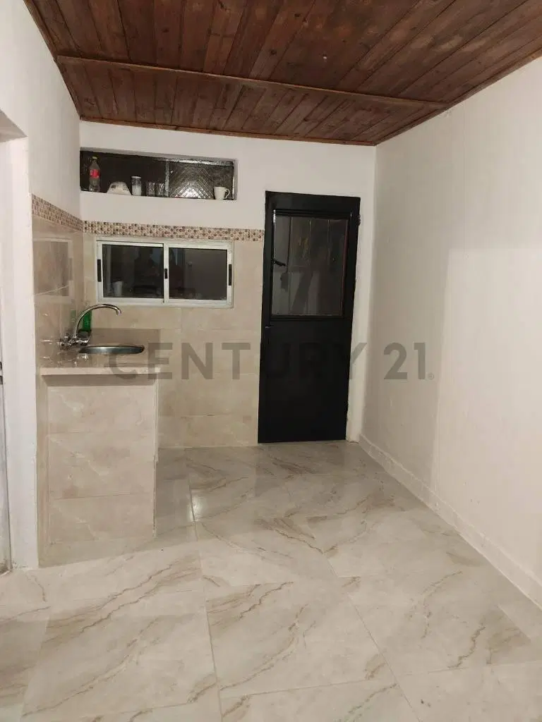 ALQUILER/Casa/Barra Santa Lucia/2 Dormitorios/Patio Independiente/Garage. 5